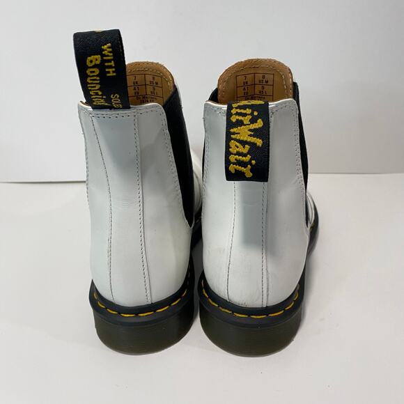 Dr. Martens Women's 2976 Chelsea Boots White Smooth Leather Ankle Size 9 - Picture 8 of 10